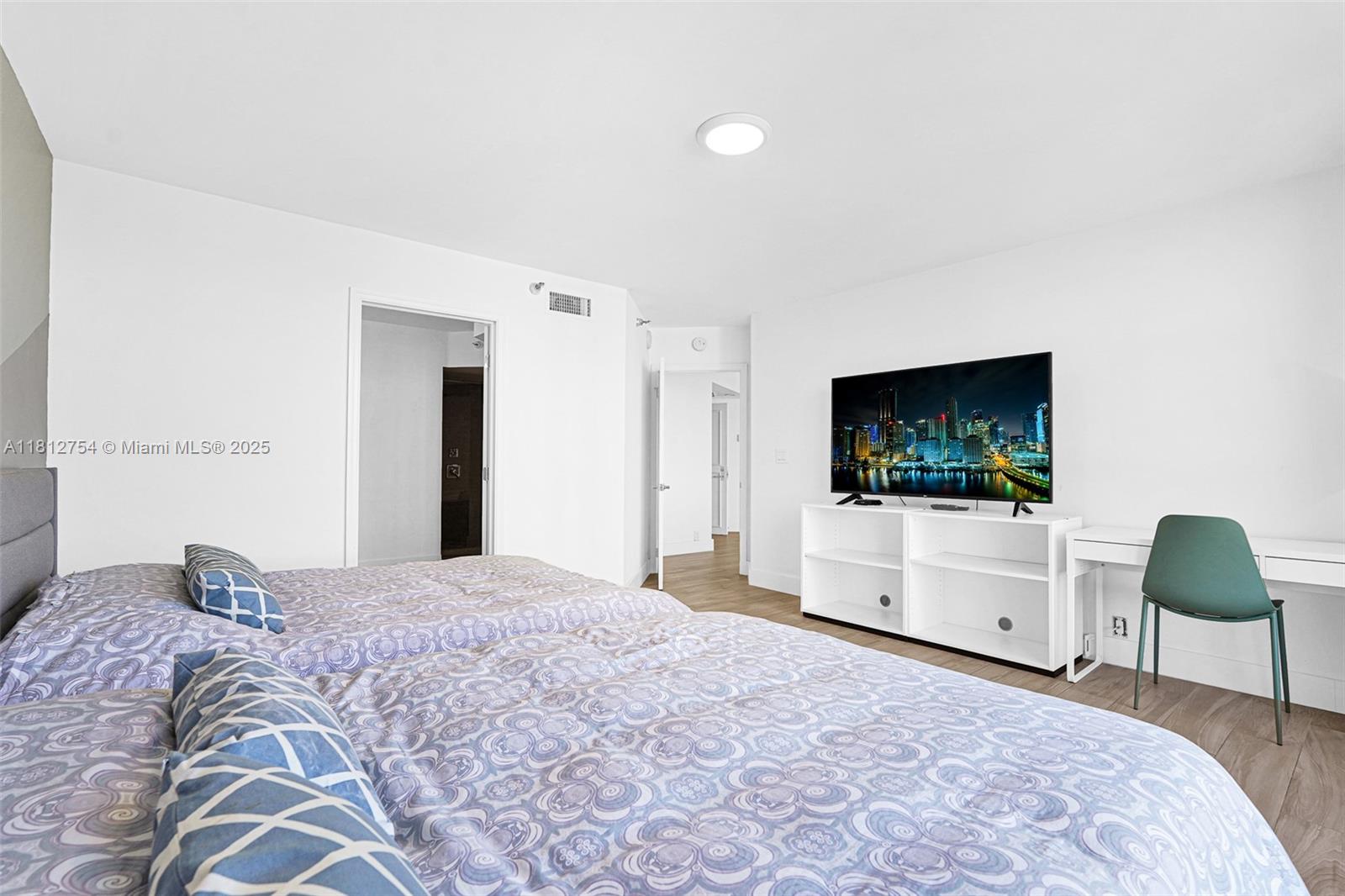 MYSTIC POINTE TOWER 500 - Residential