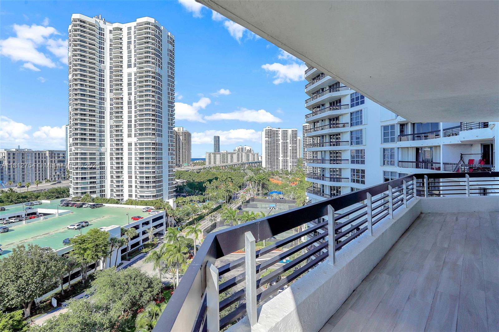 MYSTIC POINTE TOWER 500 - Residential