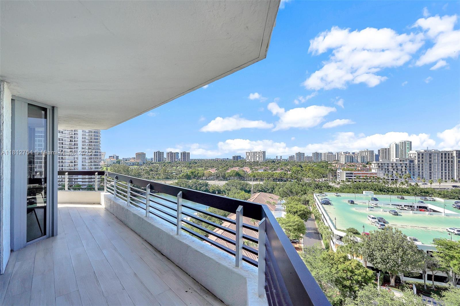 MYSTIC POINTE TOWER 500 - Residential