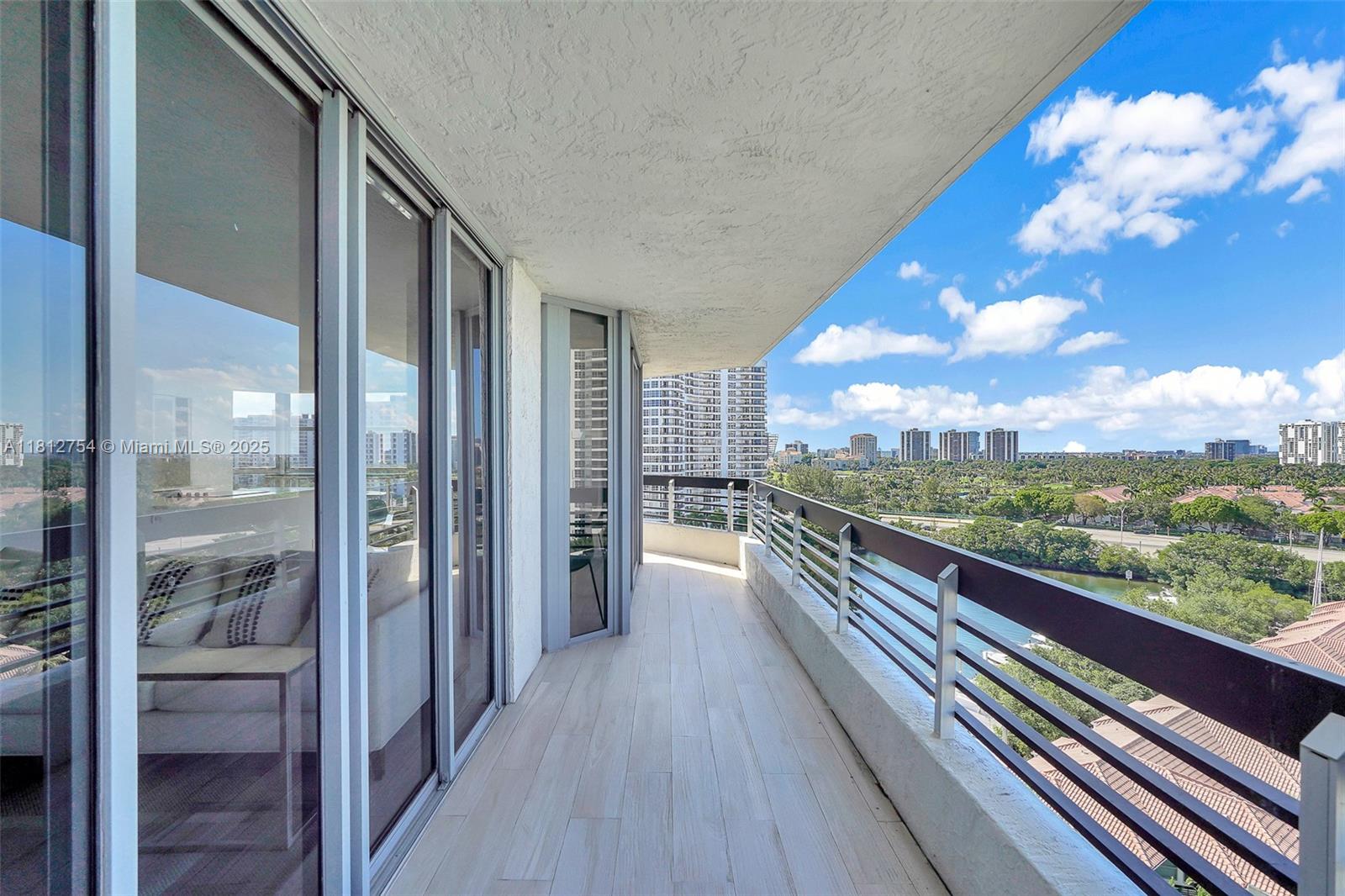 MYSTIC POINTE TOWER 500 - Residential