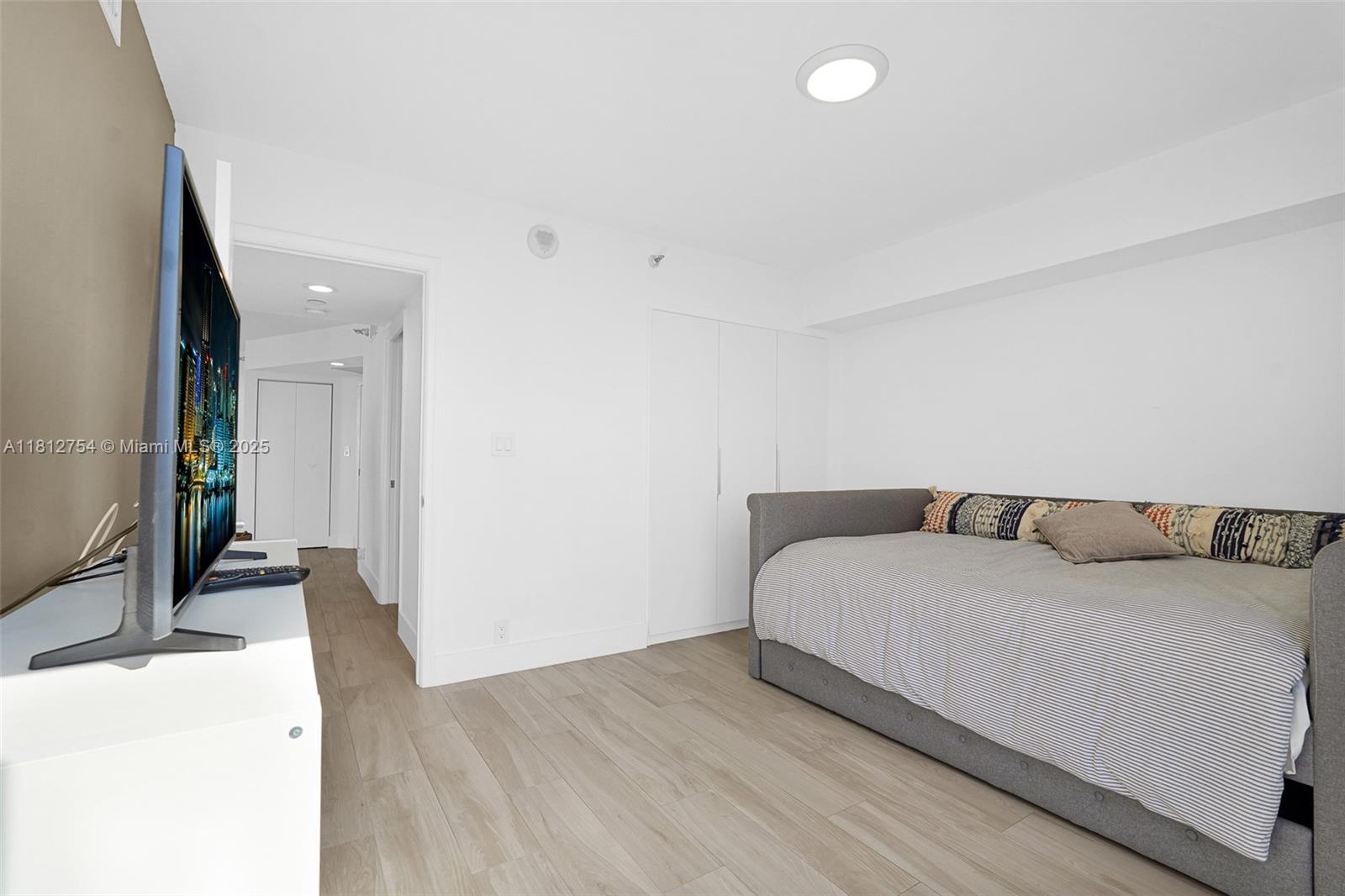 MYSTIC POINTE TOWER 500 - Residential