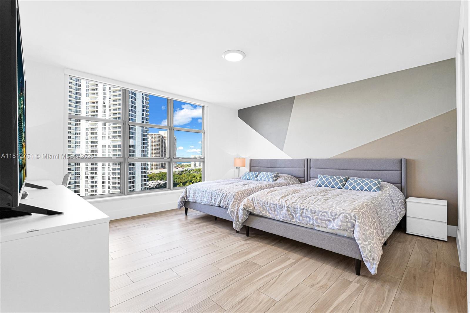 MYSTIC POINTE TOWER 500 - Residential