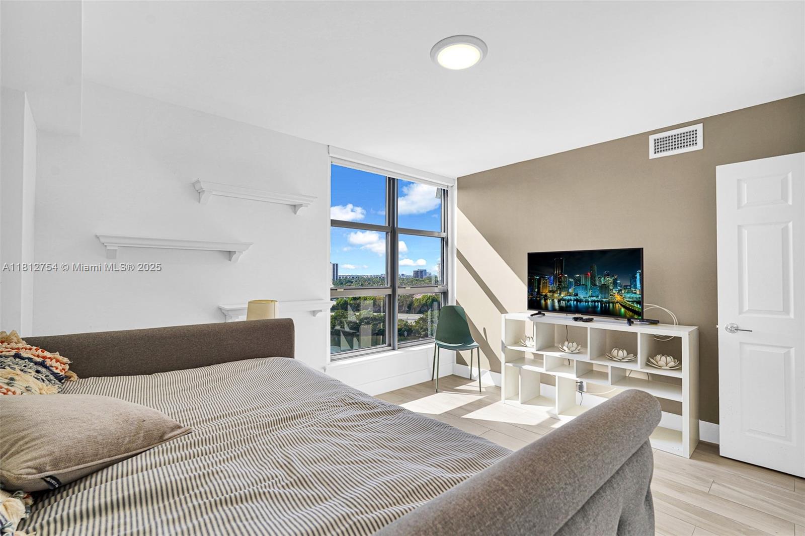 MYSTIC POINTE TOWER 500 - Residential