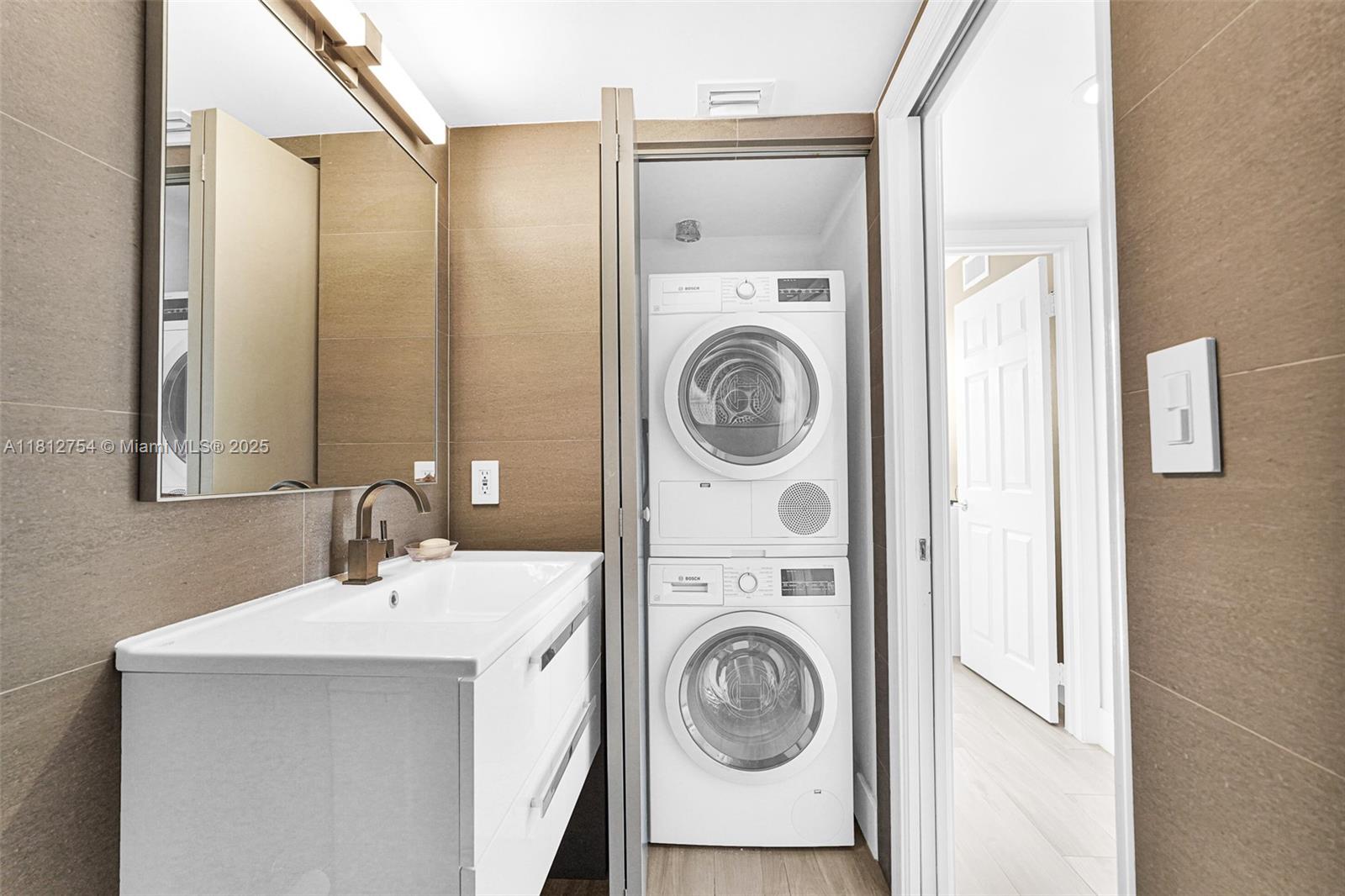 MYSTIC POINTE TOWER 500 - Residential