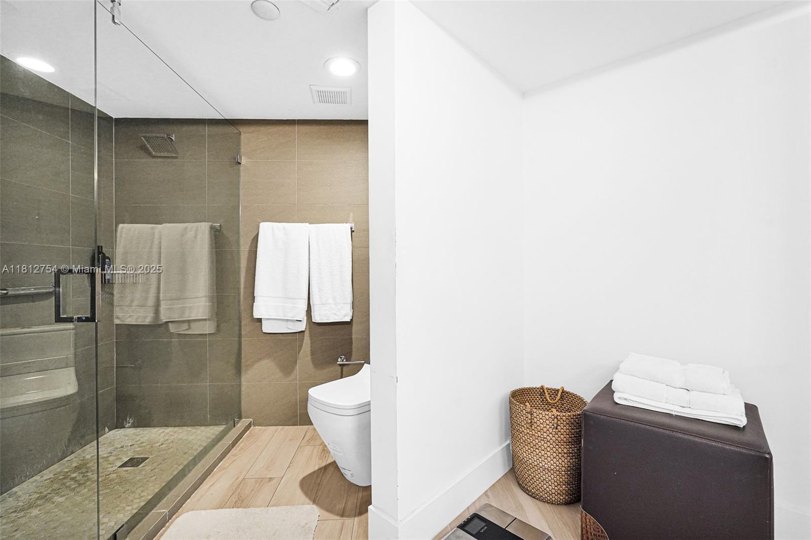 MYSTIC POINTE TOWER 500 - Residential