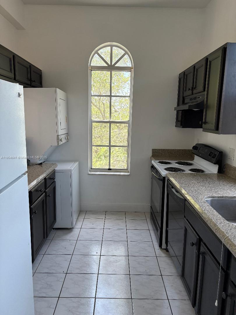 111 Edgewater Dr 3B