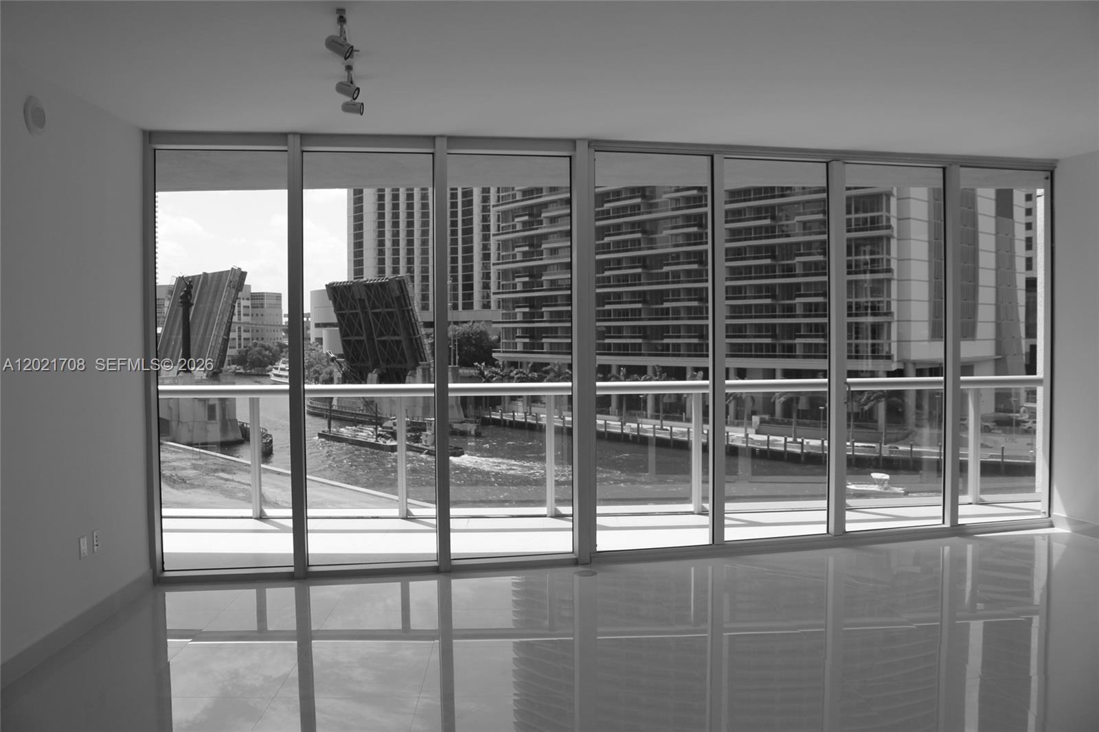 465 BRICKELL AV 502