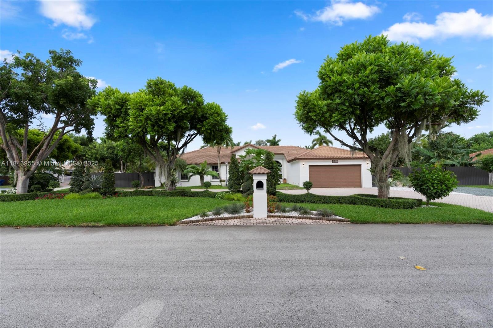 BISCAYNE BEST - Residential