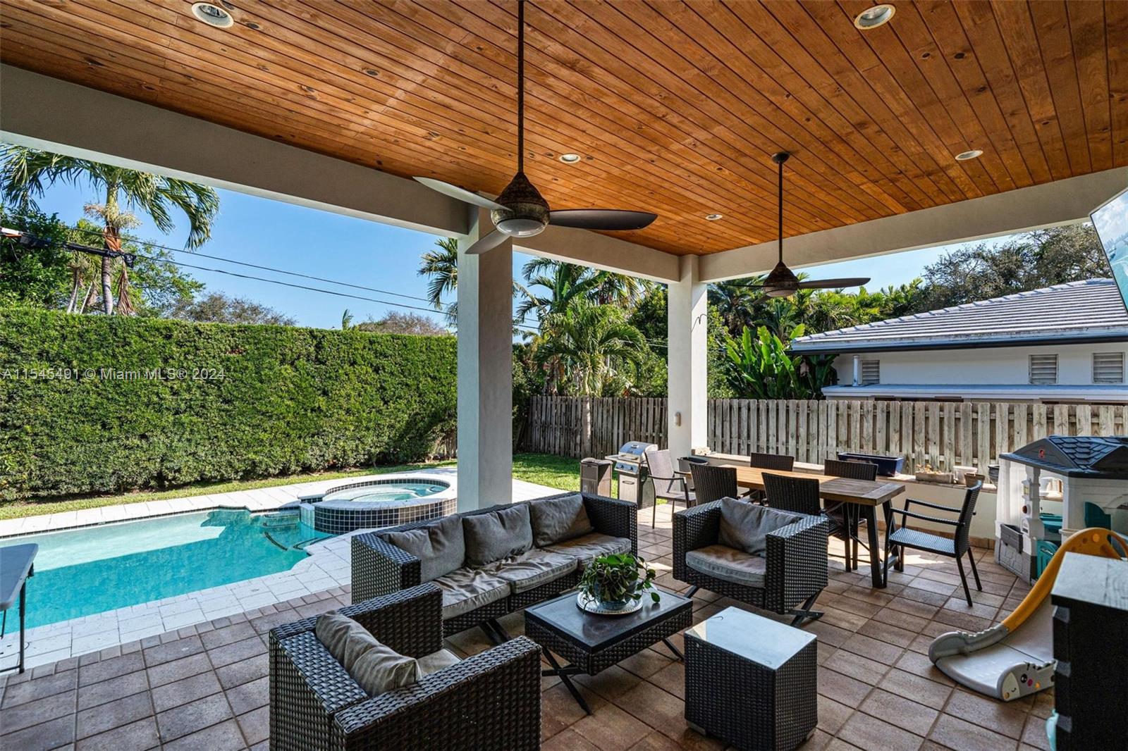 EARLETON SHORES - Residential