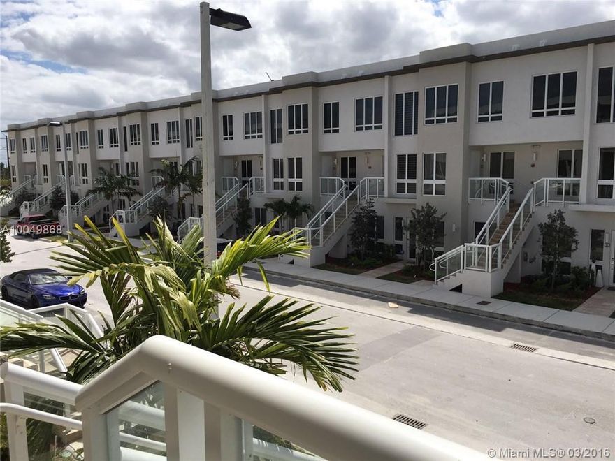 BRAND NEW SPECTACULAR CONTEMPORARY TRI-LEVEL APARTMENT AT Landmark at Doral.  3 bedrooms, 3 full baths. First level has a 1 car garage space, 2nd level, ample social area with beautiful porcelain tiles throughout,  state of the art European kitchen and a 3rd bedroom w/full bath. On the 3rd level, master and a second bedroom with carpeted floors. Soon to be a Club House with all the amenities it will offer, pool, gym, etc.