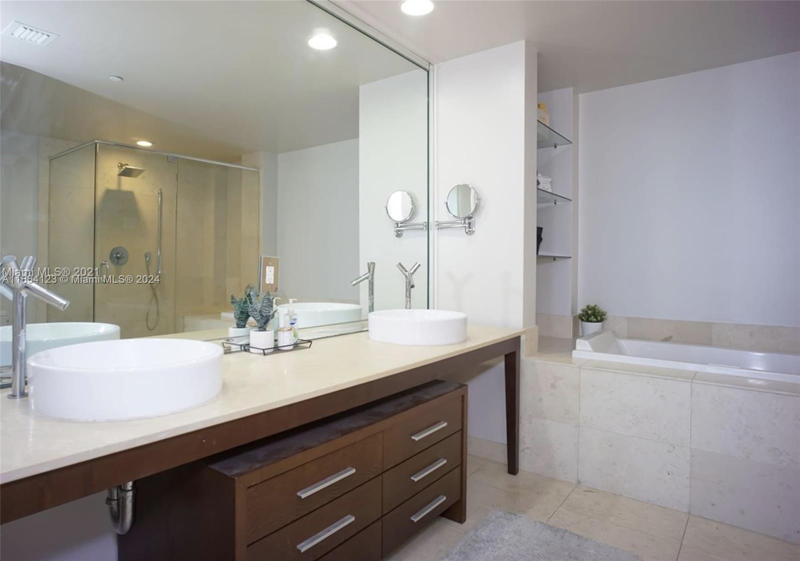 ICONBRICKELL CONDO NO 1 - Residential