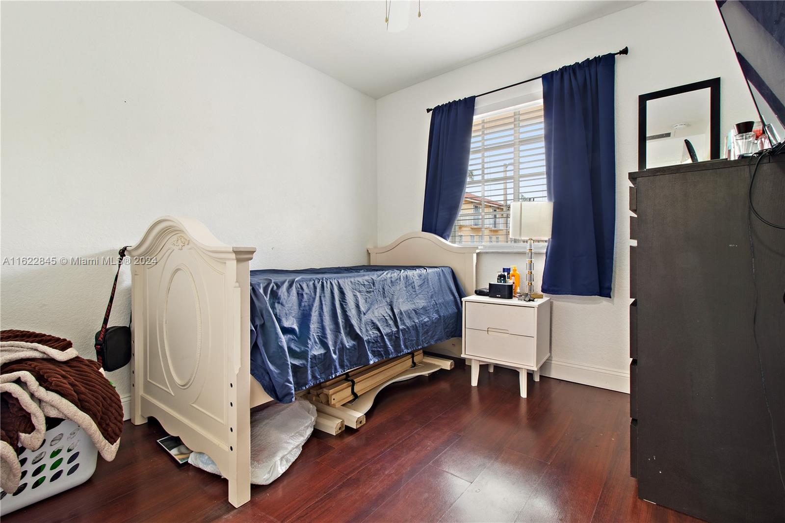 AQUA VISTA TOWNHOMES COND - Residential Lease