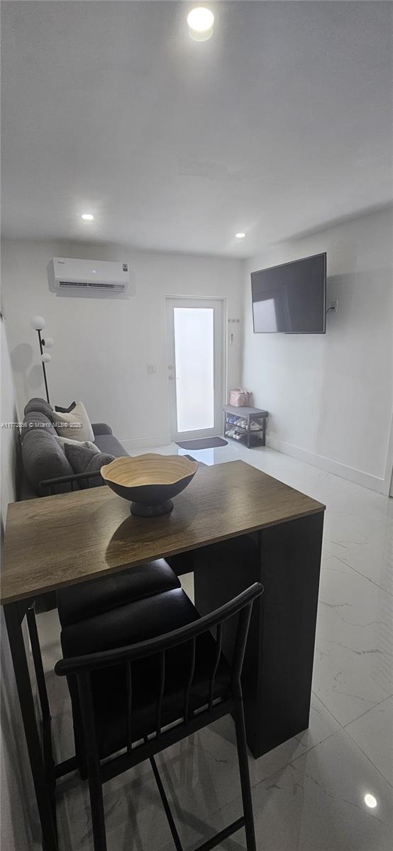 INTERNATIONAL GARDENS SEC - Residential