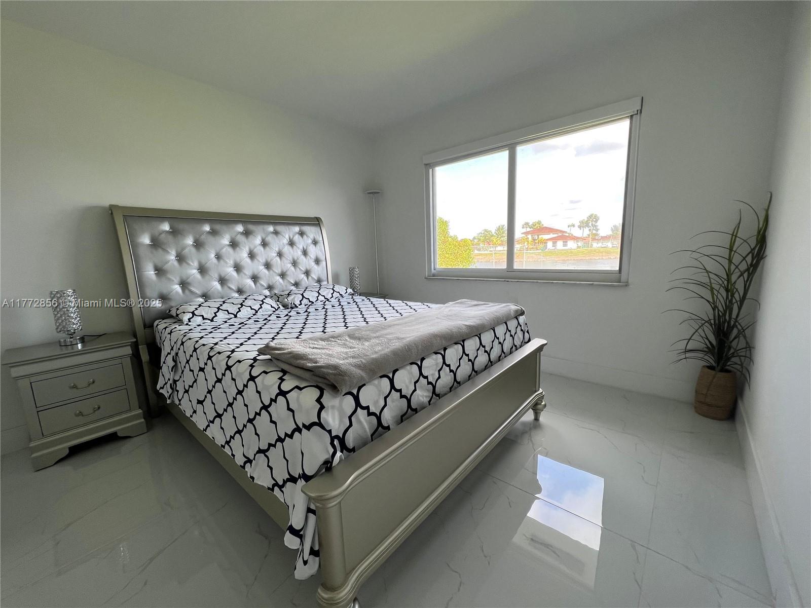 INTERNATIONAL GARDENS SEC - Residential