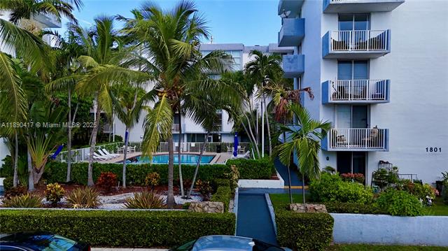 Beautifully maintained 1-bedroom, 1-bathroom condo located in the heart of North Bay Village. This charming unit features marble floors throughout and a peaceful garden view. Enjoy fantastic amenities including a swimming pool and gym, all within a well-kept community.
Just minutes away from the beautiful beaches of Miami Beach, shopping, dining, and major highways. This property is also a great investment opportunity — the current tenant is month-to-month, offering flexibility for both investors and end users.
Don’t miss out on this gem in a prime location!