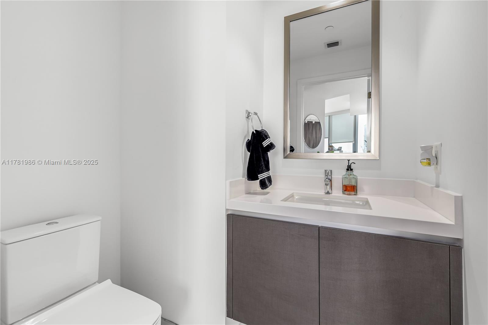 View photos, virtual tours, details... 851 NE 1st Ave 1102