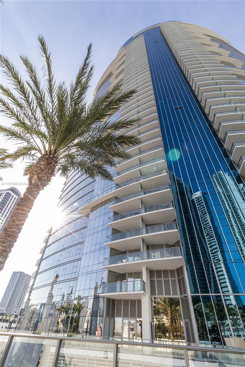 PARAMOUNT MIAMI WORLDCENT - Residential