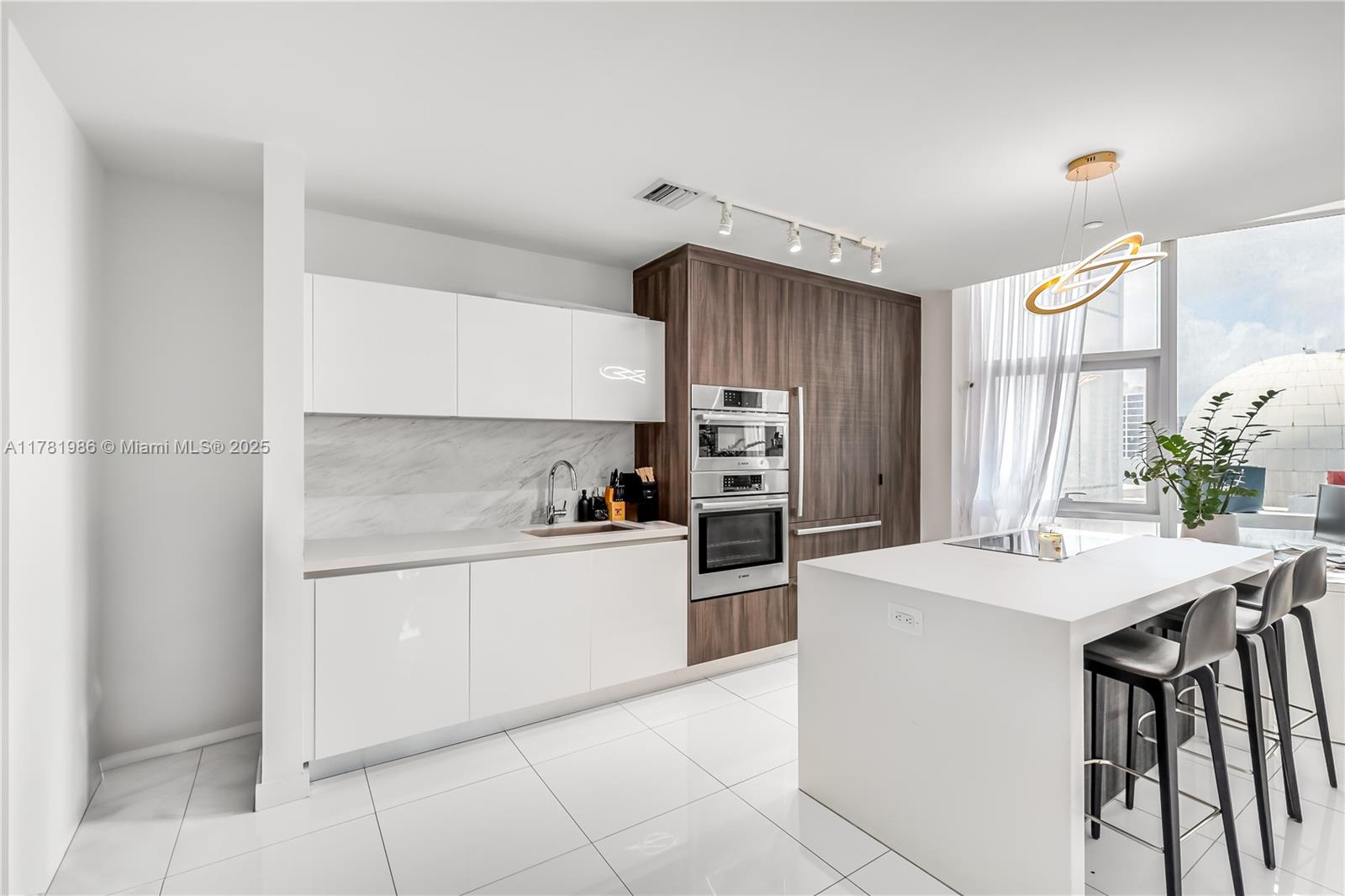 View photos, virtual tours, details... 851 NE 1st Ave 1102