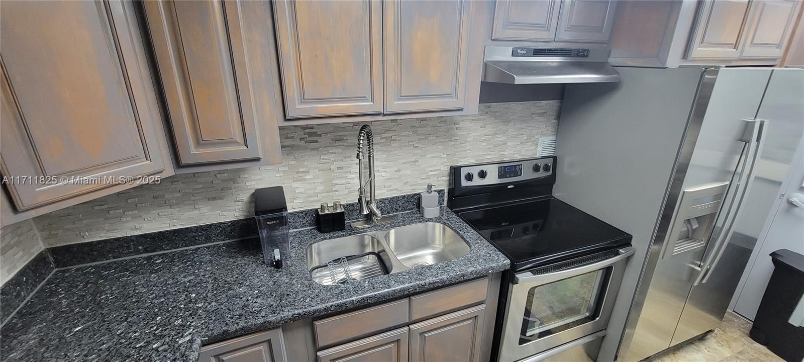 MIRADOR 1000 CONDO - Residential