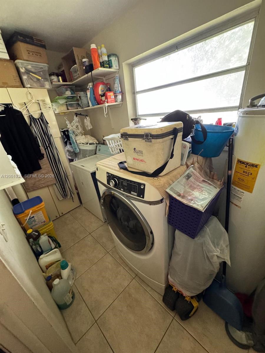 DANIA COUNTRY CLUB ESTATE - Residential