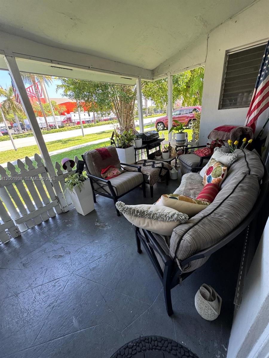 DANIA COUNTRY CLUB ESTATE - Residential