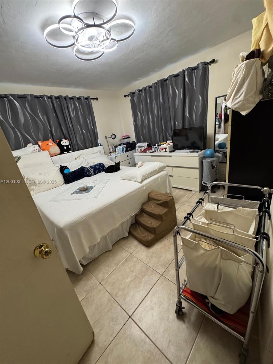 DANIA COUNTRY CLUB ESTATE - Residential