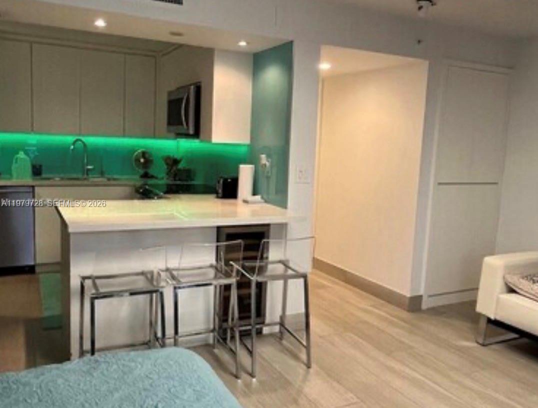 2457 Collins Ave 1605