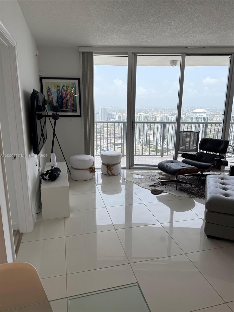 1750 N Bayshore Dr 5114