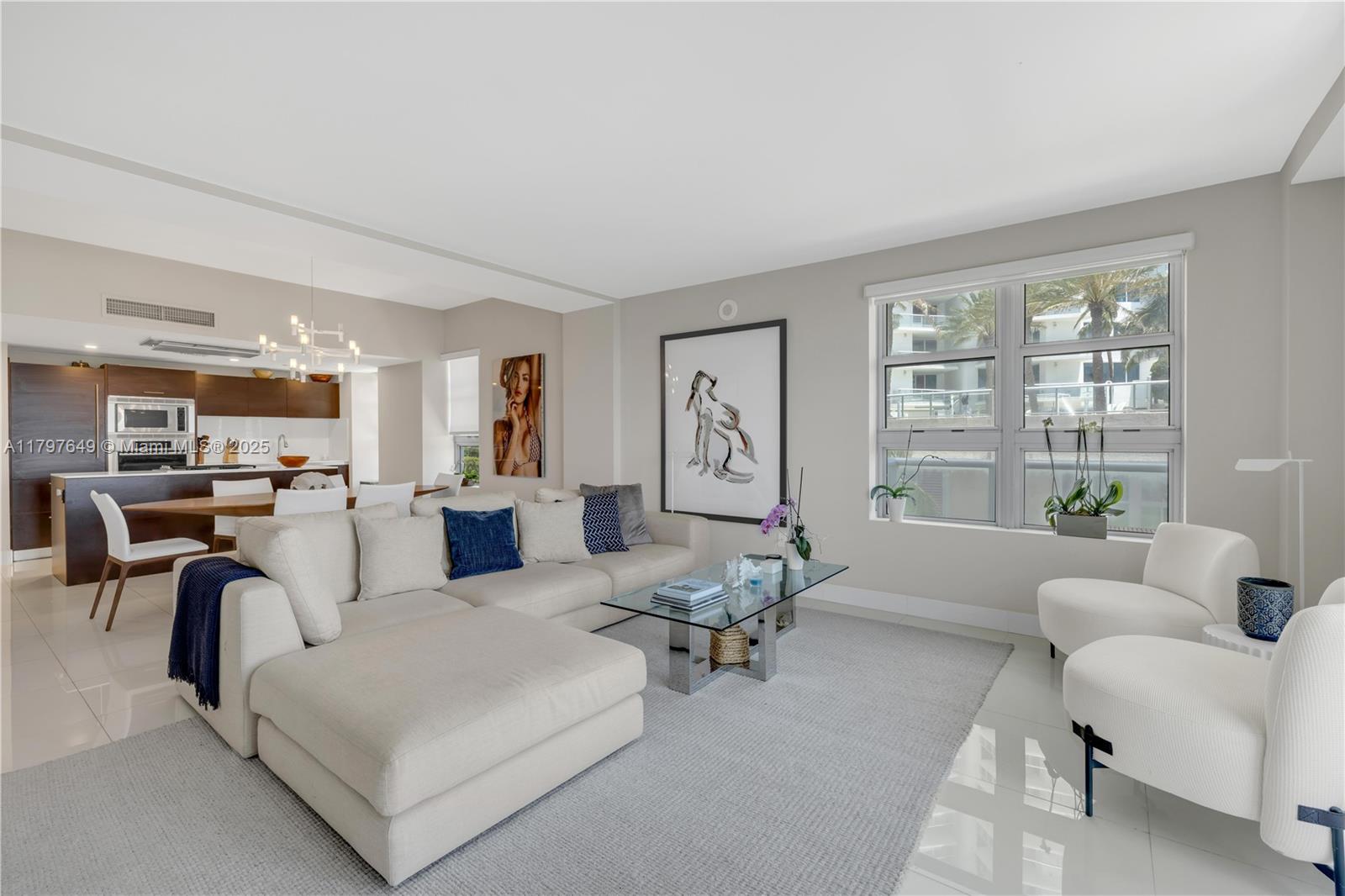 3739 Collins Ave N-302