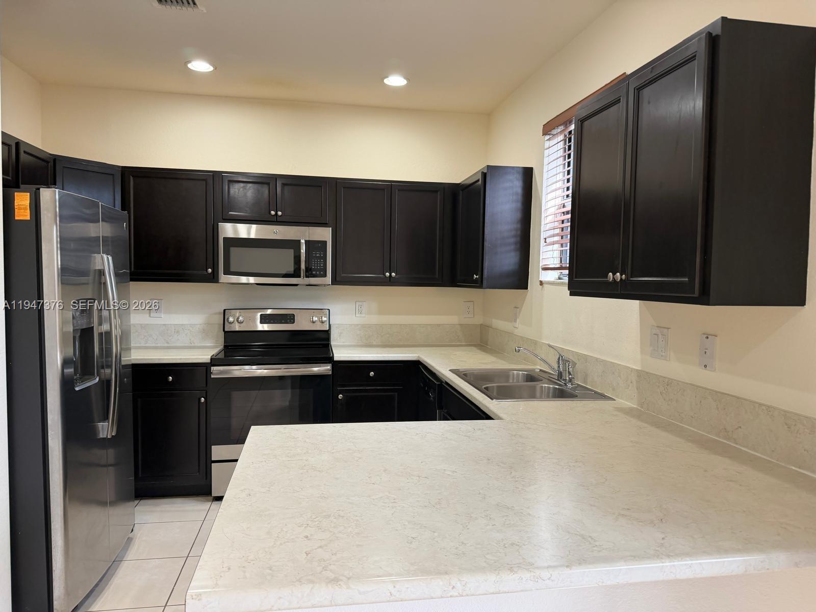 BAYWINDS OF GALAPAGOS FIR - Residential