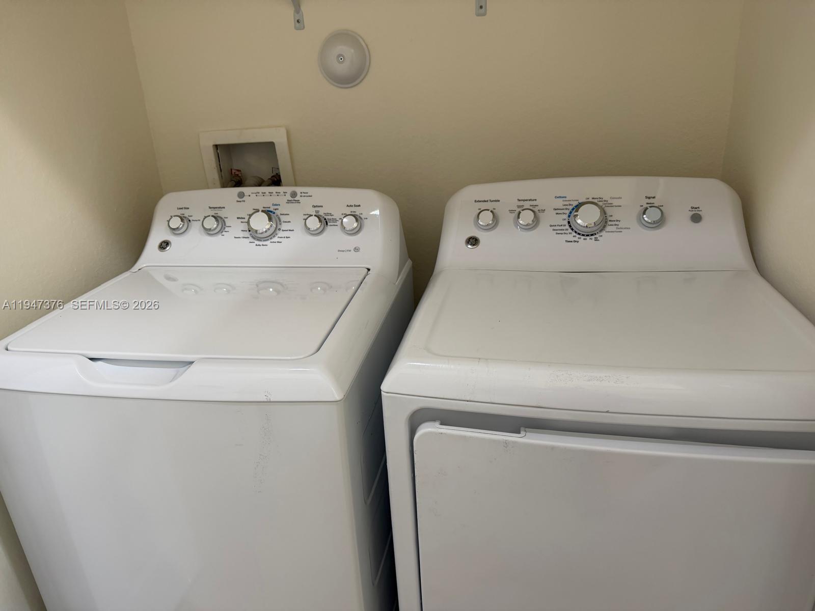 BAYWINDS OF GALAPAGOS FIR - Residential