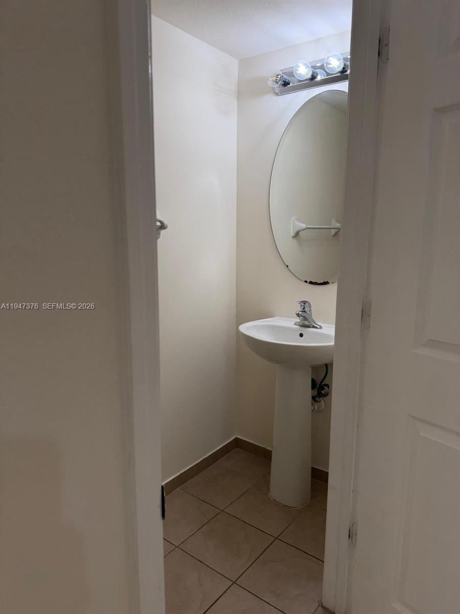 BAYWINDS OF GALAPAGOS FIR - Residential