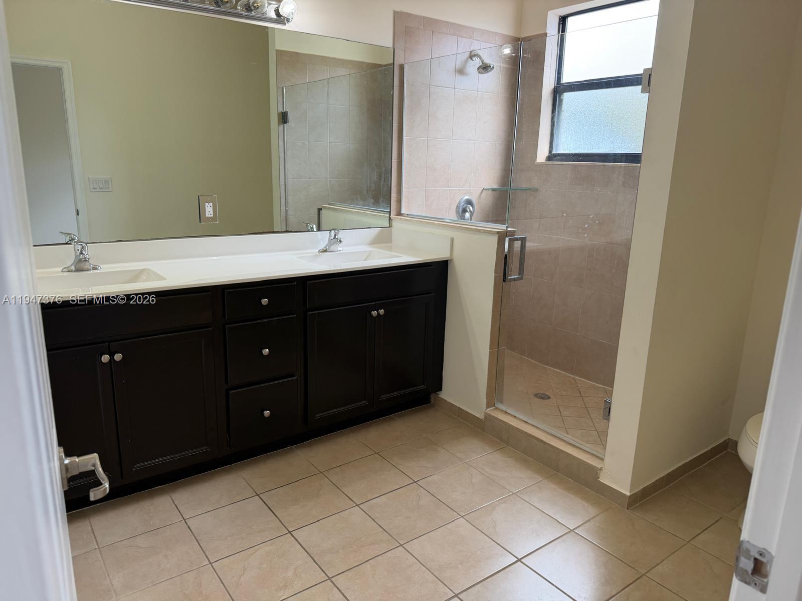 BAYWINDS OF GALAPAGOS FIR - Residential