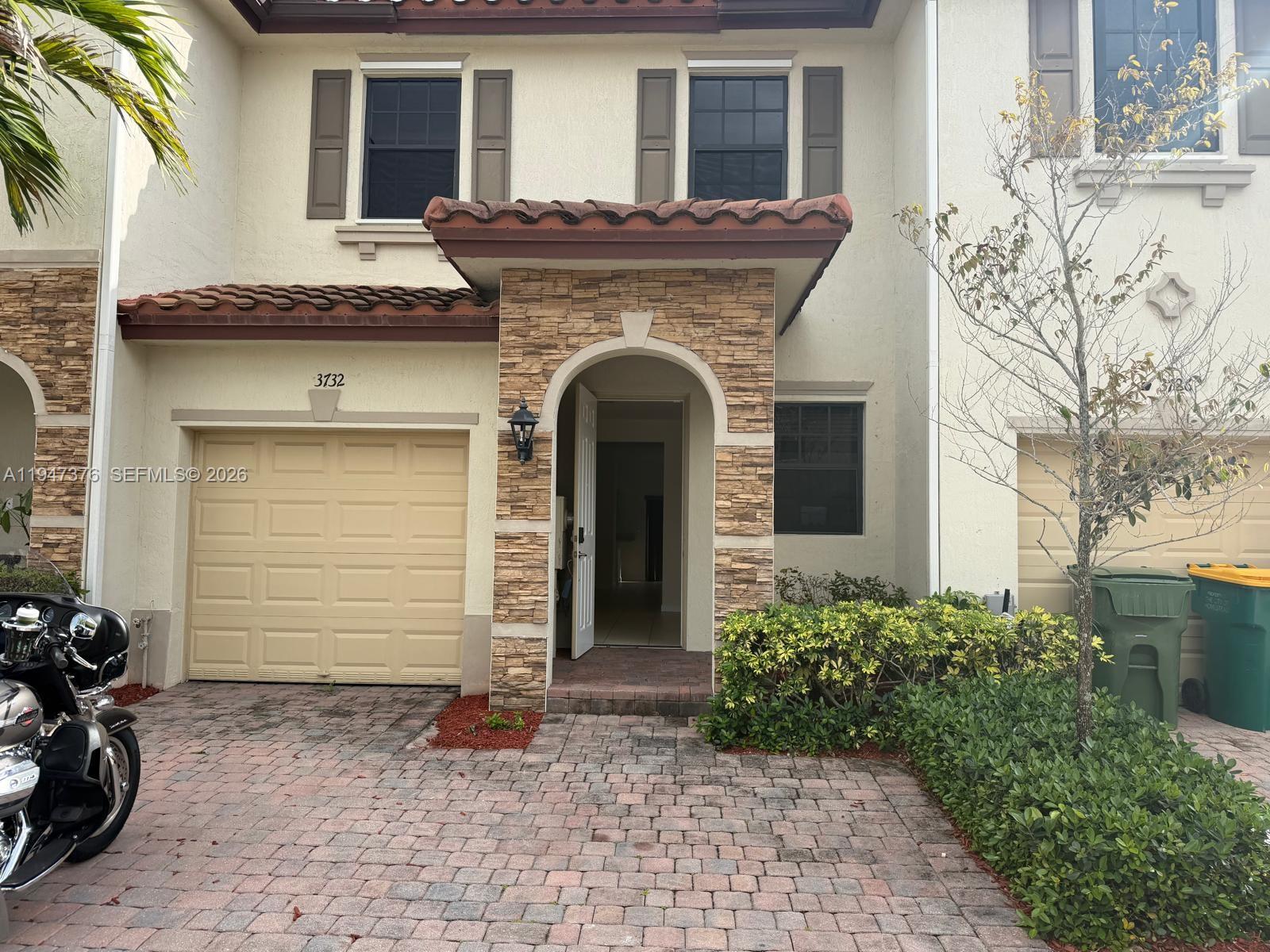 BAYWINDS OF GALAPAGOS FIR - Residential