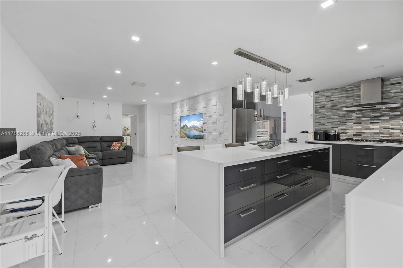 HIGHLANDS AT KENDALL - Residential