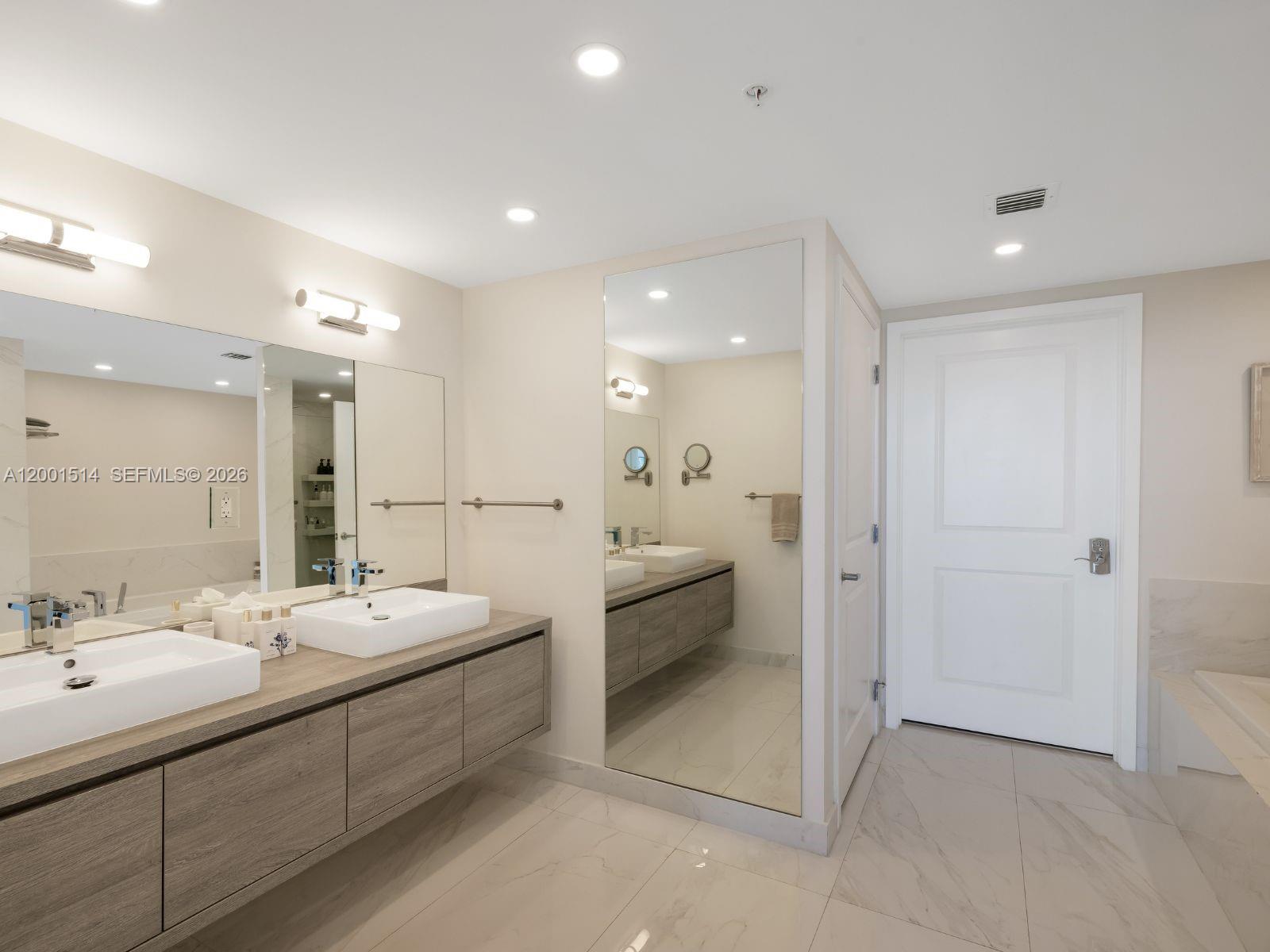400 SUNNY ISLES CONDO EAS - Residential