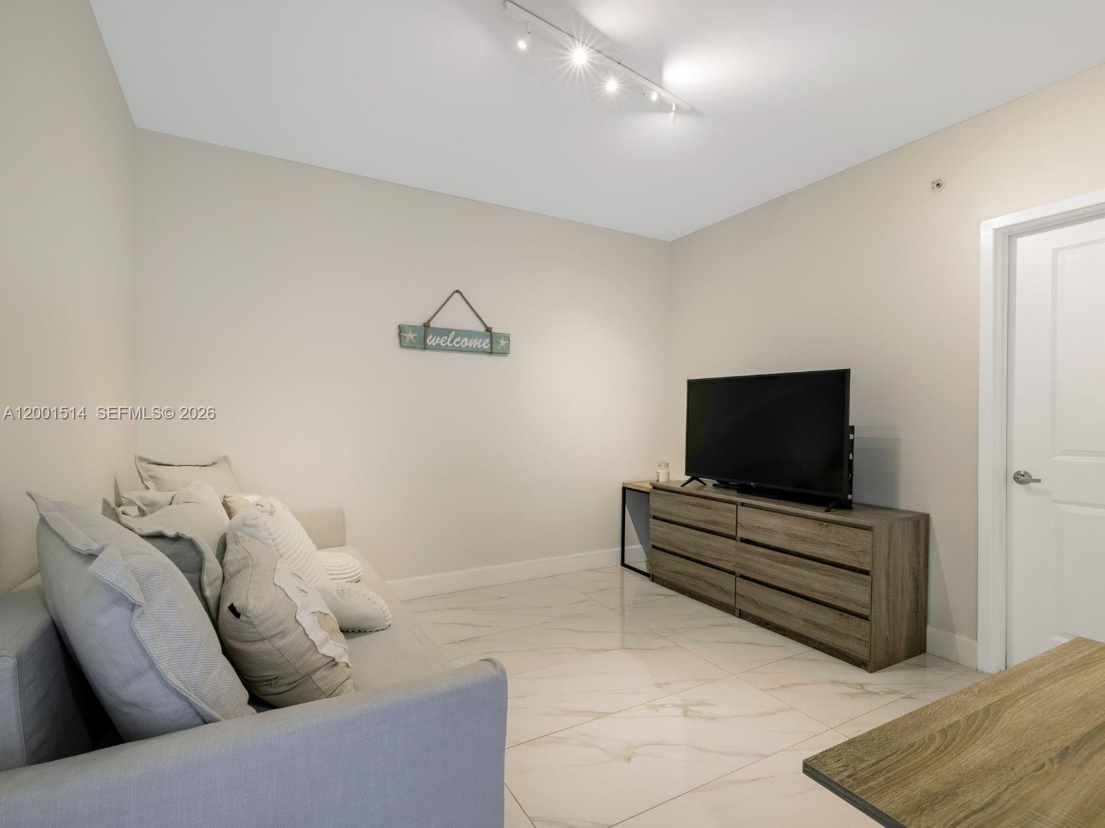 400 SUNNY ISLES CONDO EAS - Residential
