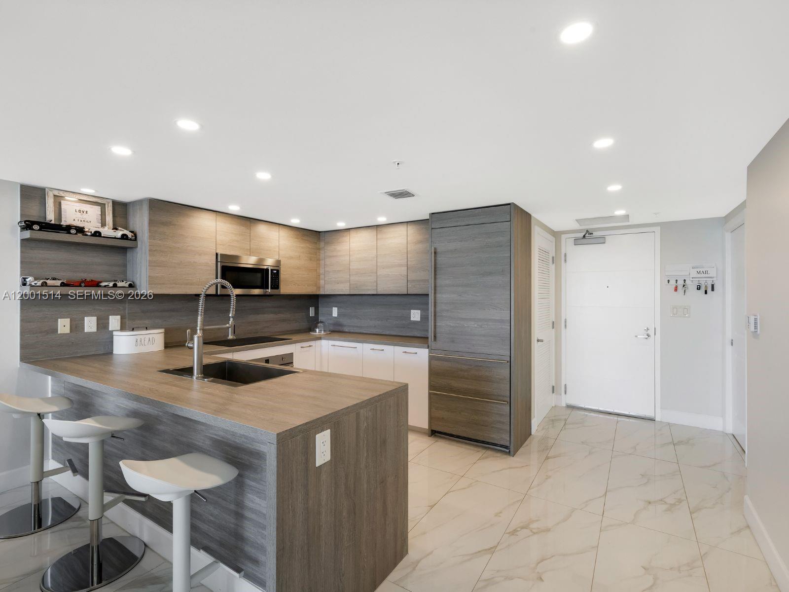 400 SUNNY ISLES CONDO EAS - Residential