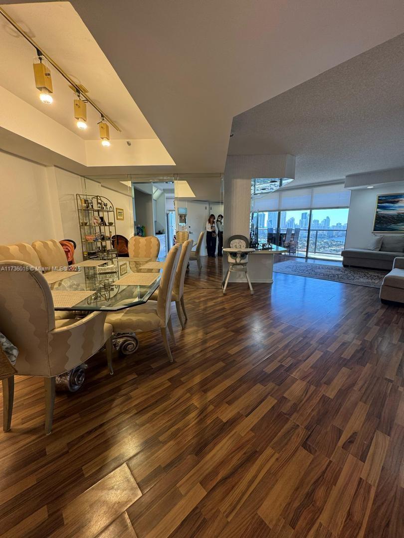 TURNBERRY ISLE SOUTH COND - Residential