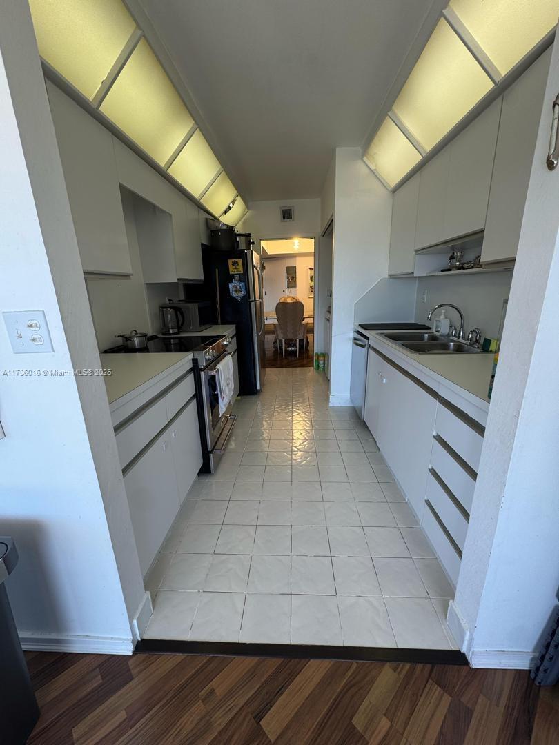 TURNBERRY ISLE SOUTH COND - Residential