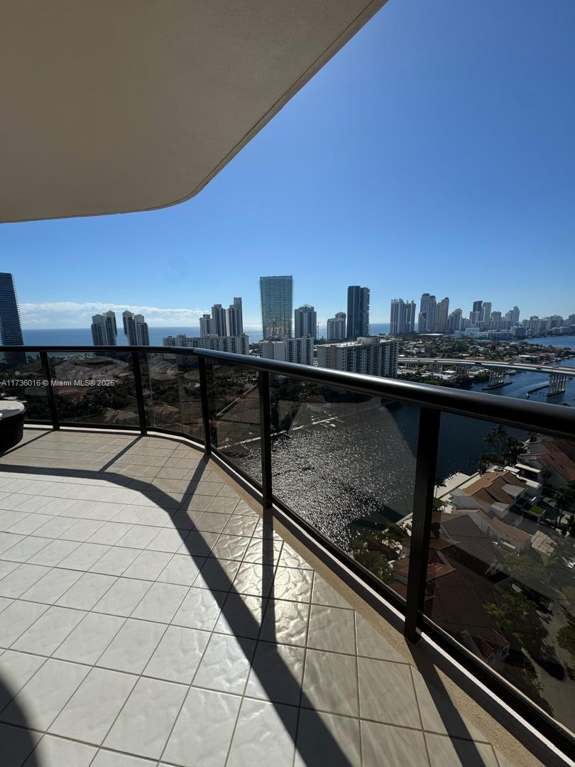 TURNBERRY ISLE SOUTH COND - Residential