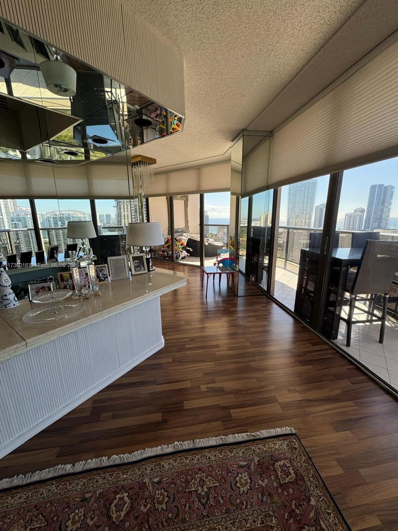 TURNBERRY ISLE SOUTH COND - Residential