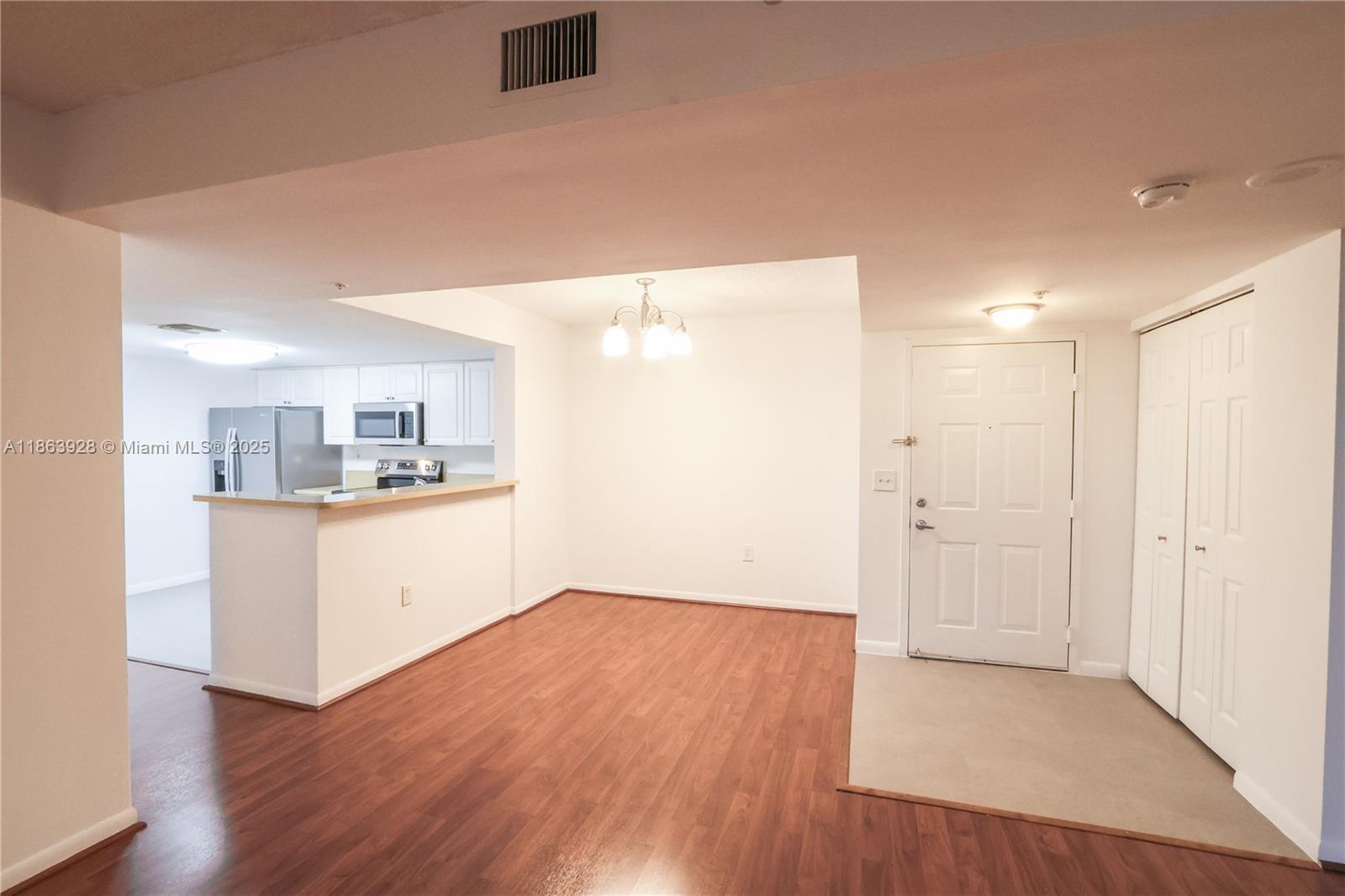 Spacious 2 bedrooms 2 full bathrooms with 1100+ SF and balcony. Layout offers an open kitchen with brand new SS appliances and split bedrooms with walk-in closets. 1 assigned covered parking, plenty of guest parking. Washer/Dryer in the unit. Condo offers resort-style amenities including pool, spa, cabanas, BBQ area, fitness center, reading room, billiard room, yoga room, 24/7 front desk! Centrally located just a walk away from Downtown, Riverwalk, Las Olas Boulevard with plenty of restaurants, shops, art galleries! Association requires; 650 Min. Credit Score, Gross income 3x rent and security deposit $ 500.00/adult occupant or married couple. Unit professionally managed: Conditions 1st month´s rent + 2 months security deposit + renters insurance.