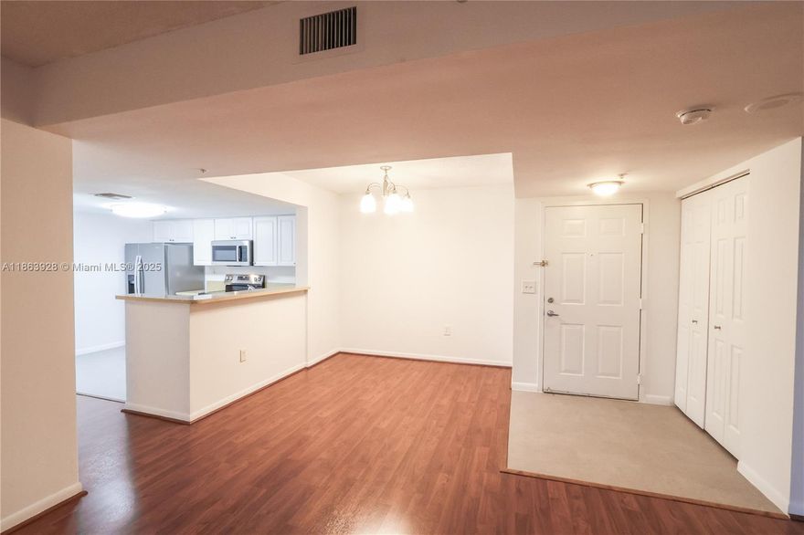Spacious 2 bedrooms 2 full bathrooms with 1100+ SF and balcony. Layout offers an open kitchen with brand new SS appliances and split bedrooms with walk-in closets. 1 assigned covered parking, plenty of guest parking. Washer/Dryer in the unit. Condo offers resort-style amenities including pool, spa, cabanas, BBQ area, fitness center, reading room, billiard room, yoga room, 24/7 front desk! Centrally located just a walk away from Downtown, Riverwalk, Las Olas Boulevard with plenty of restaurants, shops, art galleries! Association requires; 650 Min. Credit Score, Gross income 3x rent and security deposit $ 500.00/adult occupant or married couple. Unit professionally managed: Conditions 1st month´s rent + 2 months security deposit + renters insurance.