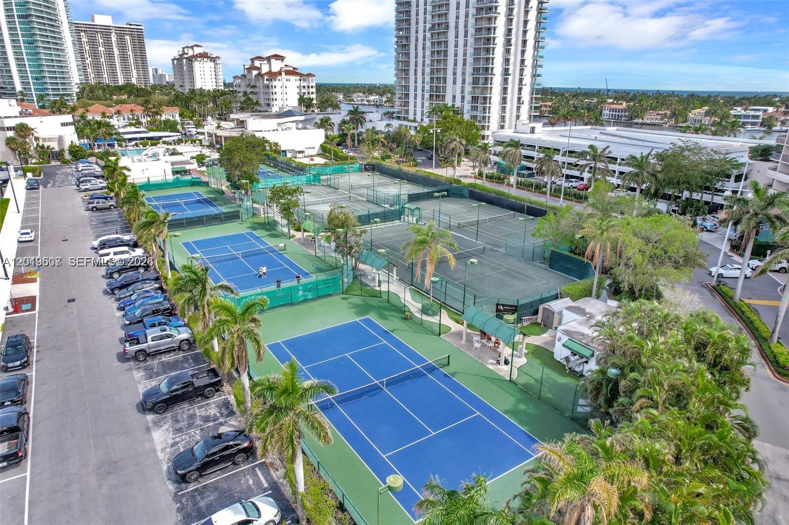 TURNBERRY ISLE SOUTH COND - Residential