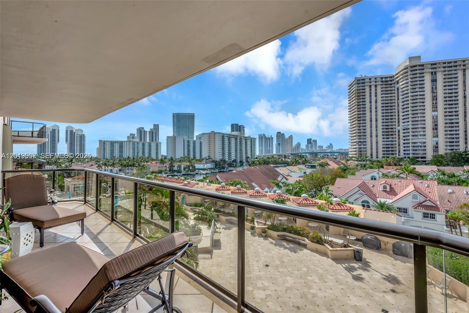 TURNBERRY ISLE SOUTH COND - Residential