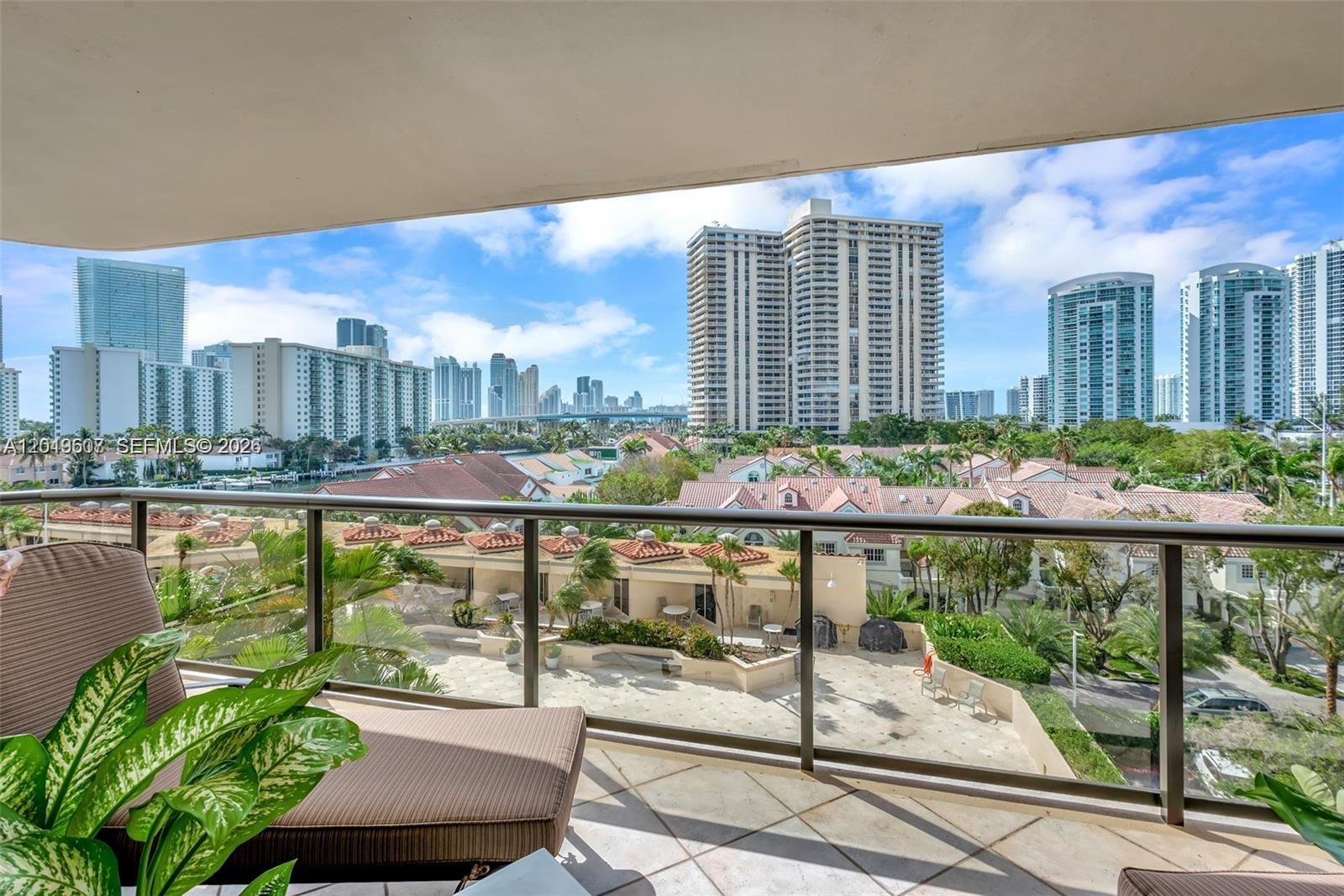 TURNBERRY ISLE SOUTH COND - Residential