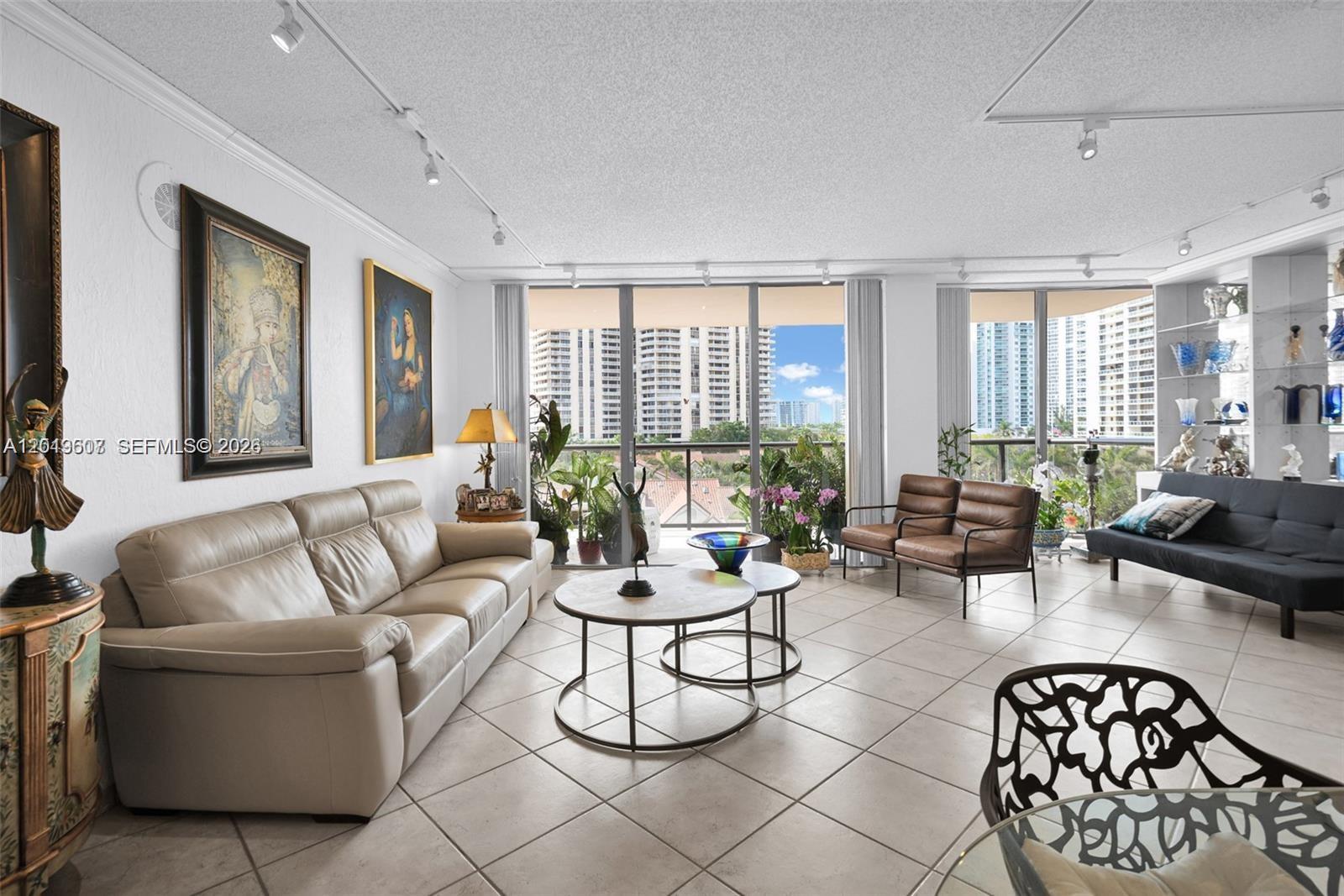 TURNBERRY ISLE SOUTH COND - Residential