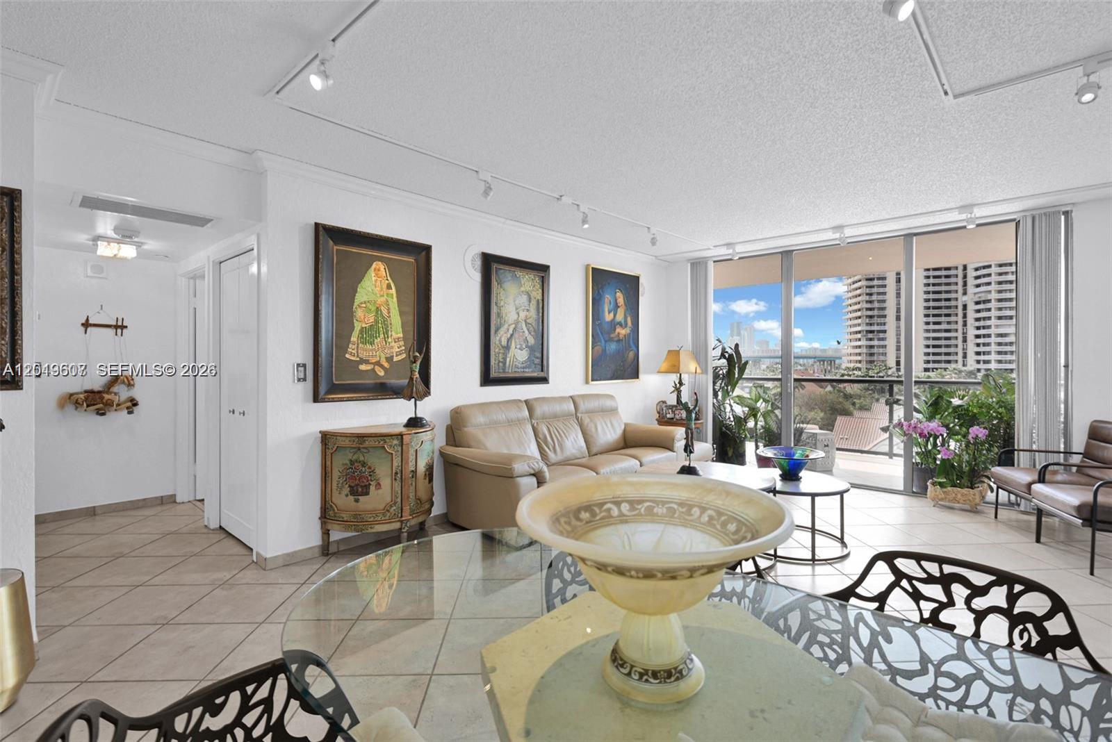 TURNBERRY ISLE SOUTH COND - Residential