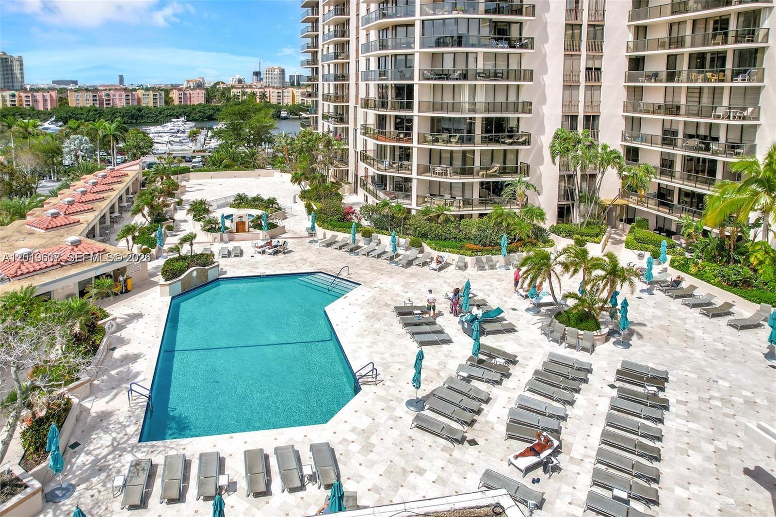 TURNBERRY ISLE SOUTH COND - Residential